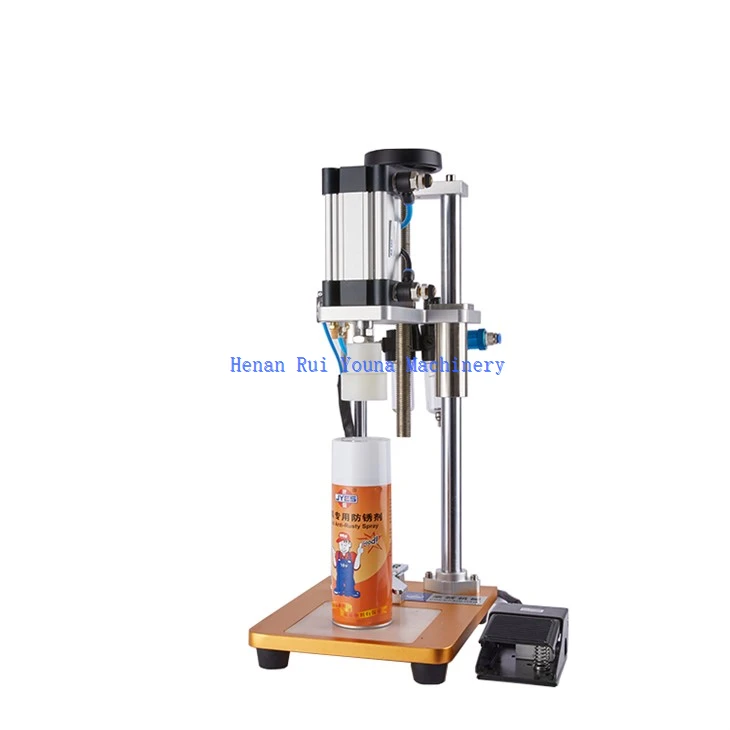 Machine de sertissage par pressage et bouchage